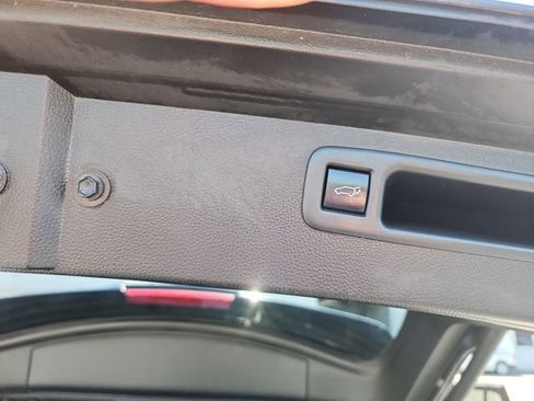 Used 2021 Toyota Highlander Limited image 16