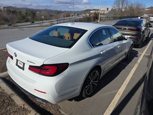 Certified 2023 BMW 530e w/ Premium Package image 2