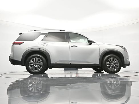 Certified 2024 Nissan Pathfinder SV FWD image 40