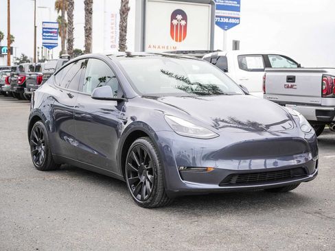Used 2023 Tesla Model Y AWD image 3
