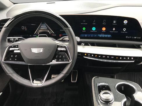 Used 2026 Cadillac Optiq Sport 1 w/ LPO, Floor Liner Package AWD/4WD image 17