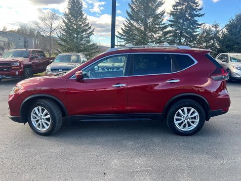 Used 2020 Nissan Rogue SV image 3