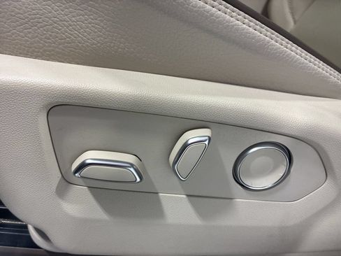 Used 2024 GMC Yukon Denali AWD/4WD image 17