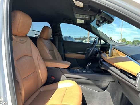 Used 2024 Cadillac XT4 Premium Luxury w/ Technology Package FWD image 23