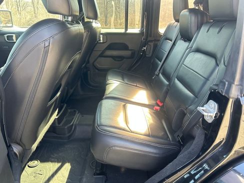 Used 2018 Jeep Wrangler Unlimited Sahara w/ Cold Weather Group image 28