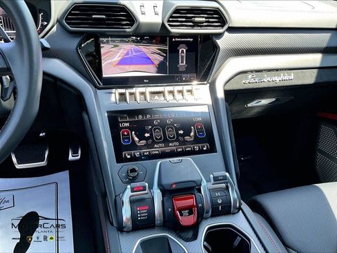 Used 2024 Lamborghini Urus Performante AWD/4WD image 8