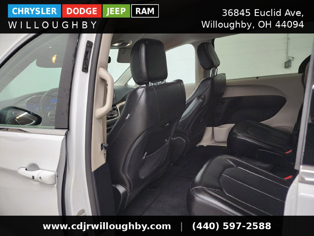 Used 2024 Chrysler Pacifica Touring-L FWD image 25