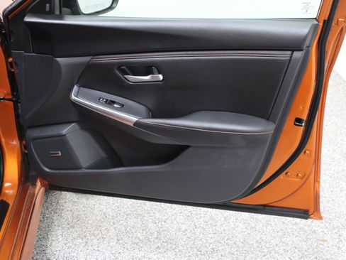 Used 2025 Nissan Sentra SR w/ SR Premium Package FWD image 35