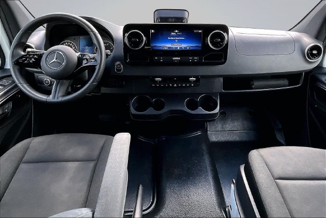 Used 2025 Mercedes-Benz Sprinter 2500 image 7