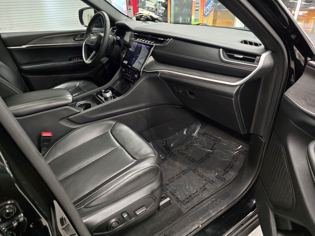 Used 2024 Jeep Grand Cherokee L Limited w/ Luxury Tech Group II AWD/4WD image 36