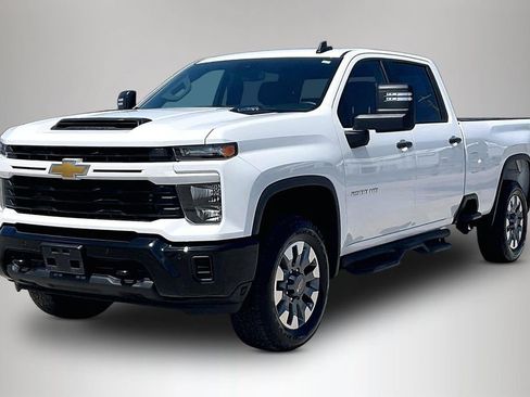 Used 2025 Chevrolet Silverado 2500 Custom w/ Custom Value Package AWD/4WD image 2