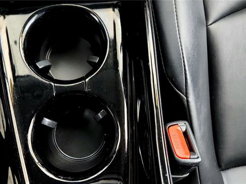 Used 2018 Toyota Prius Prime Premium image 34