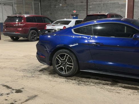 Used 2019 Ford Mustang GT RWD image 4