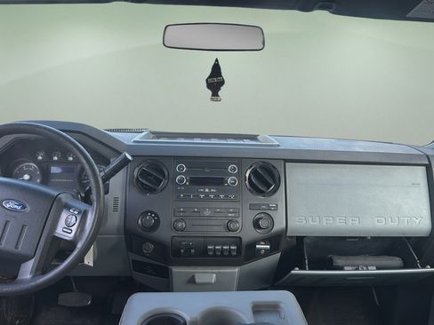 Used 2016 Ford F550 4x4 Regular Cab Super Duty image 7