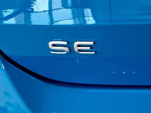 Used 2025 Volkswagen Taos SE image 32