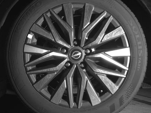 Used 2025 Nissan Altima 2.5 SV FWD image 14