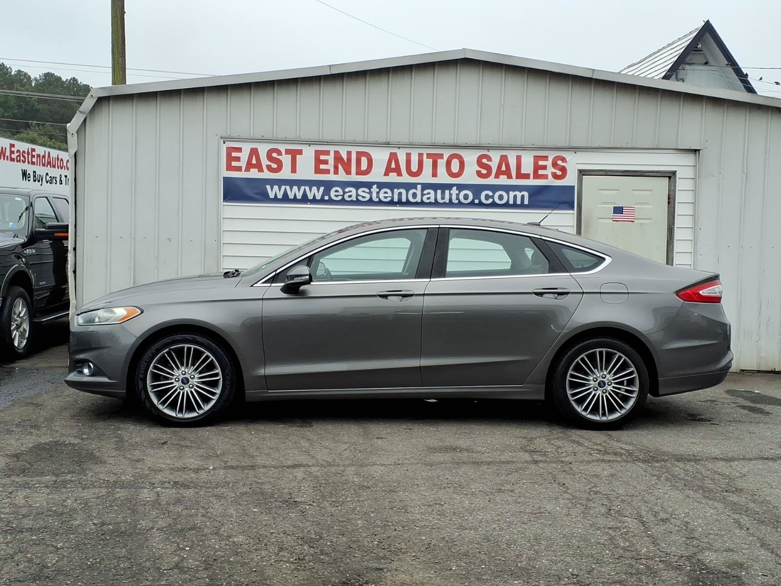 Used 2013 Ford Fusion SE FWD image 2