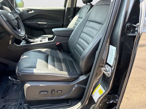 Used 2019 Ford Escape Titanium AWD/4WD image 16