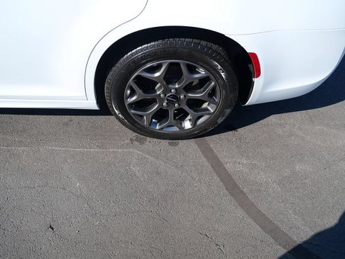 Used 2018 Chrysler 300 S w/ 300S Premium Group 2 AWD/4WD image 35