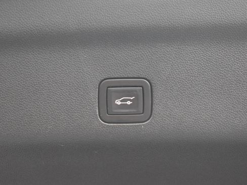 Used 2021 Chevrolet Tahoe Z71 w/ Z71 Signature Package image 15