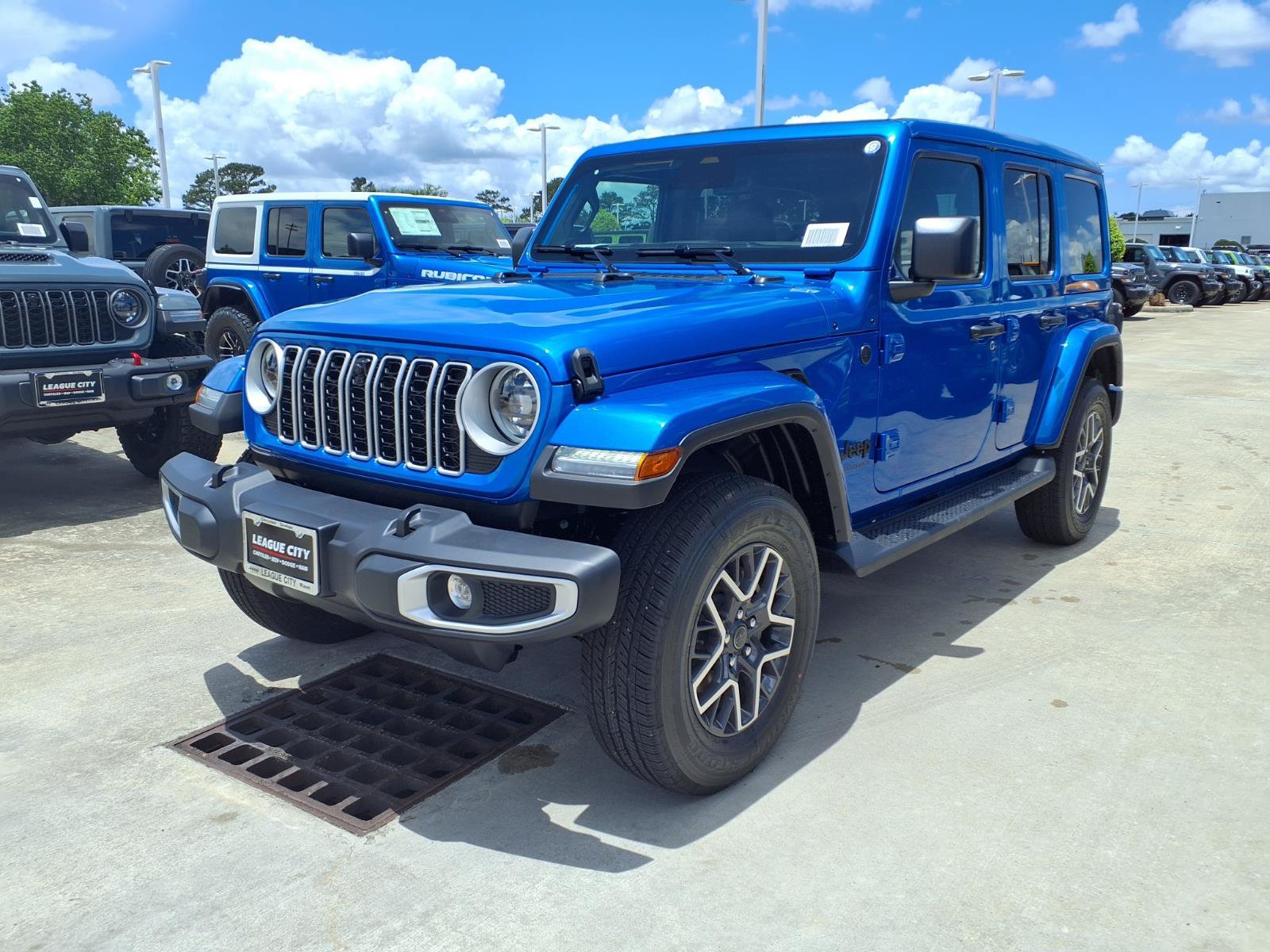 New 2026 Jeep Wrangler Unlimited Sahara AWD/4WD image 3
