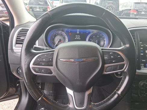 Used 2019 Chrysler 300 Touring AWD/4WD image 12