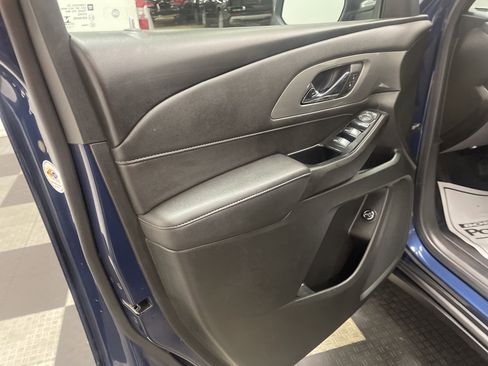 Used 2022 Chevrolet Traverse LT image 10