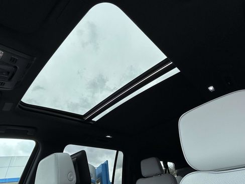 New 2026 Chevrolet Suburban Premier image 11