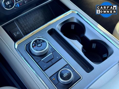 Used 2021 Ford Expedition XLT image 27