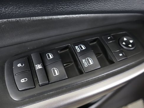 Used 2019 Jeep Cherokee Latitude Plus w/ Cold Weather Group image 33