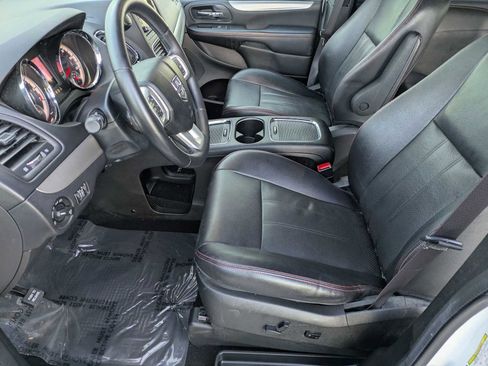 Certified 2017 Dodge Grand Caravan GT image 13