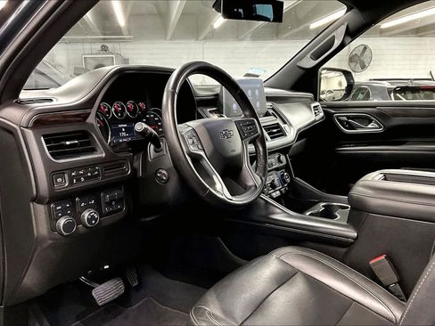 Used 2021 Chevrolet Suburban Z71 w/ Z71 Signature Package image 17