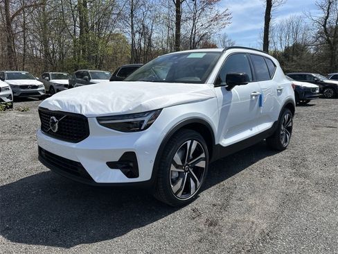 New 2025 Volvo XC40 B5 Plus w/ Protection Package Premier image 4