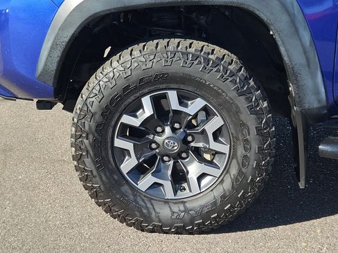 Used 2022 Toyota Tacoma TRD Off-Road image 10