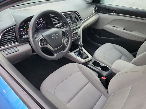 Used 2017 Hyundai Elantra SE image 5