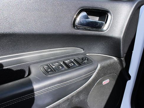 Used 2018 Dodge Durango SRT AWD/4WD image 9