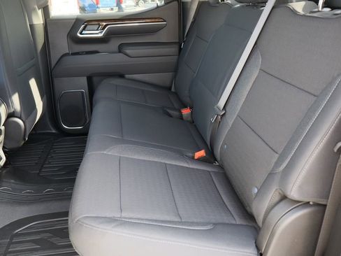 New 2026 GMC Sierra 1500 SLE w/ Preferred Package image 17