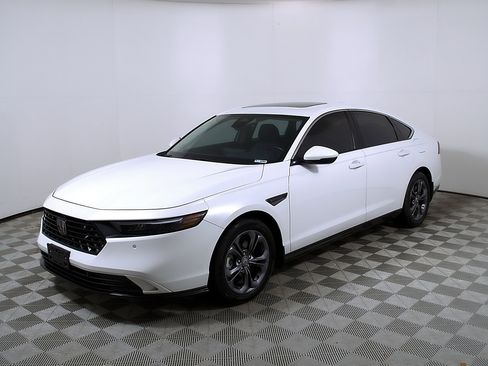 Used 2025 Honda Accord EX-L image 3