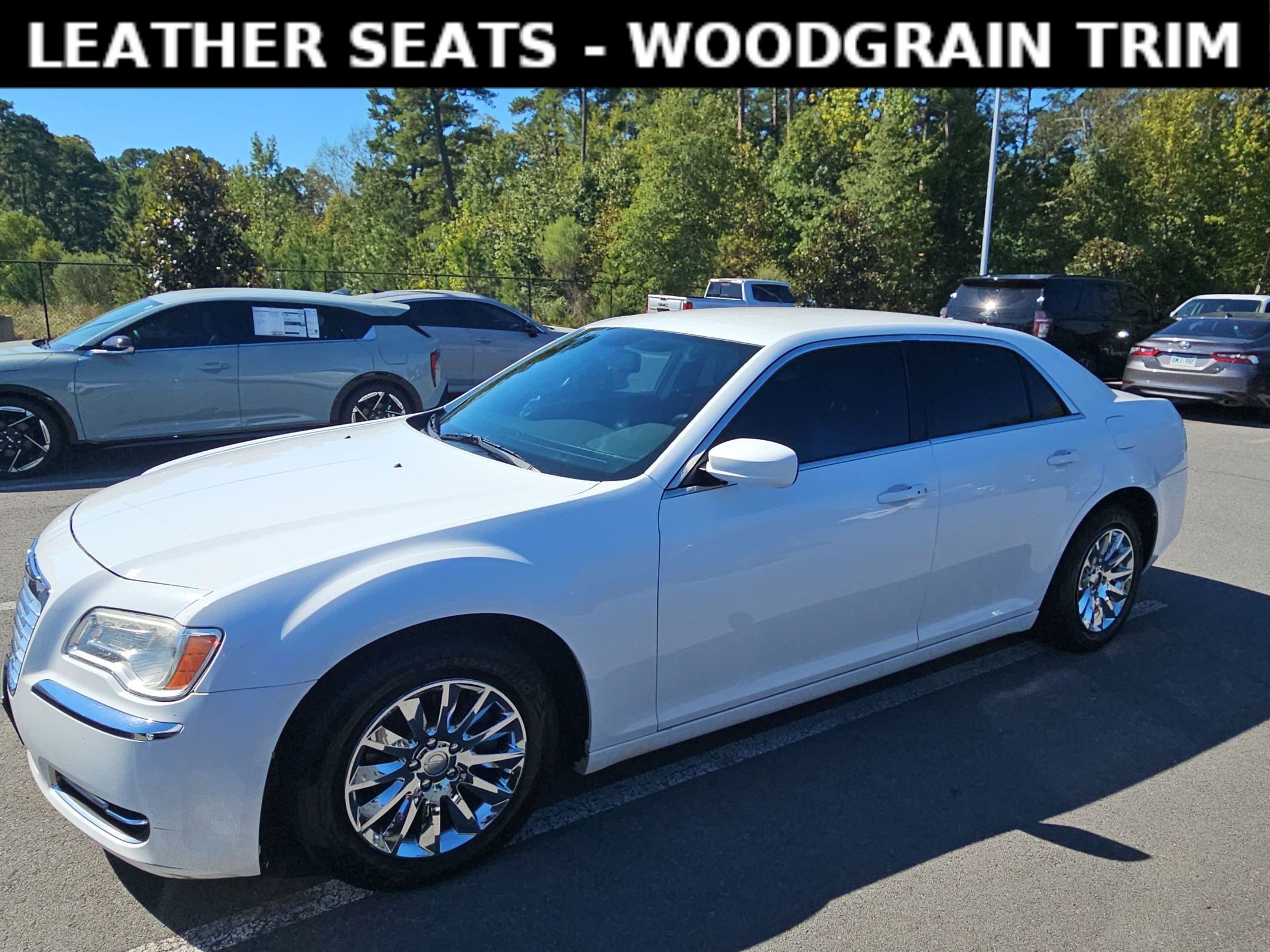 Used 2014 Chrysler 300 RWD image 3