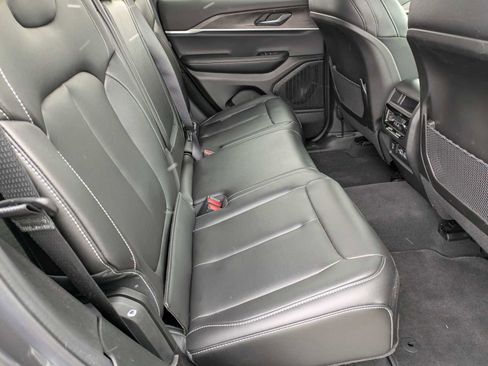 Used 2025 Jeep Grand Cherokee Limited image 18