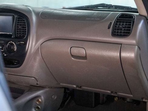 Used 2002 Toyota Sequoia SR5 w/ Alloy Wheel Pkg AWD/4WD image 15