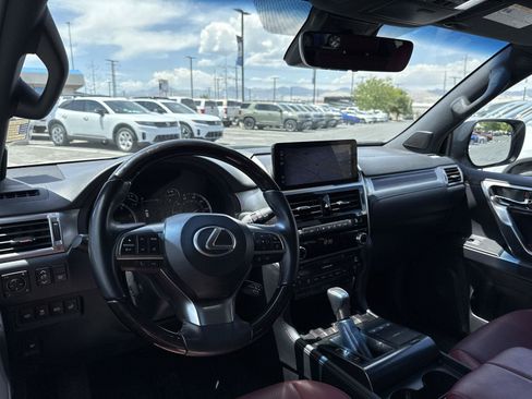 Used 2023 Lexus GX 460 Premium w/ Accessory Package AWD/4WD image 21