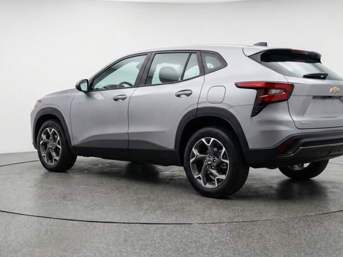 Used 2025 Chevrolet Trax LT image 6