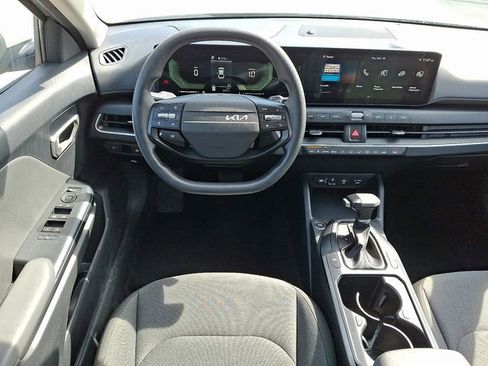 Used 2025 Kia K4 LXS image 12