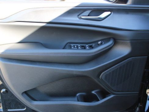 New 2025 Jeep Grand Cherokee Laredo image 9