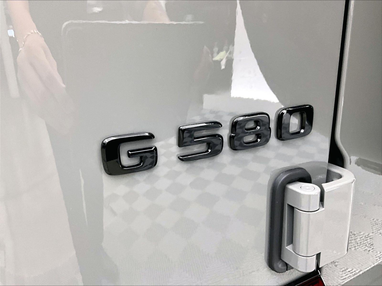 New 2027 Mercedes-Benz G 580 e image 13