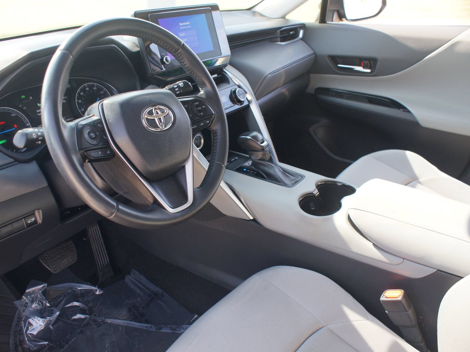 Used 2023 Toyota Venza LE AWD/4WD image 13