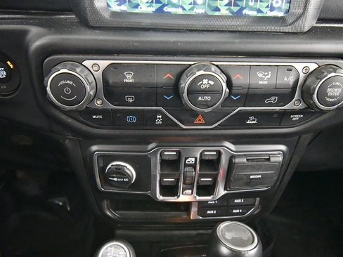 Used 2023 Jeep Wrangler Unlimited Sahara image 25