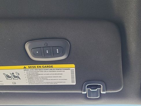 Used 2025 Chrysler Pacifica Select FWD image 36