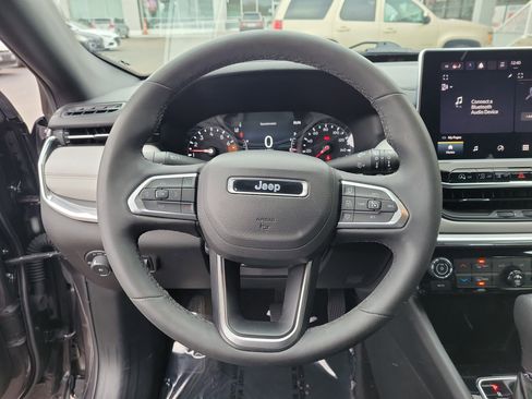 Used 2024 Jeep Compass Limited image 21